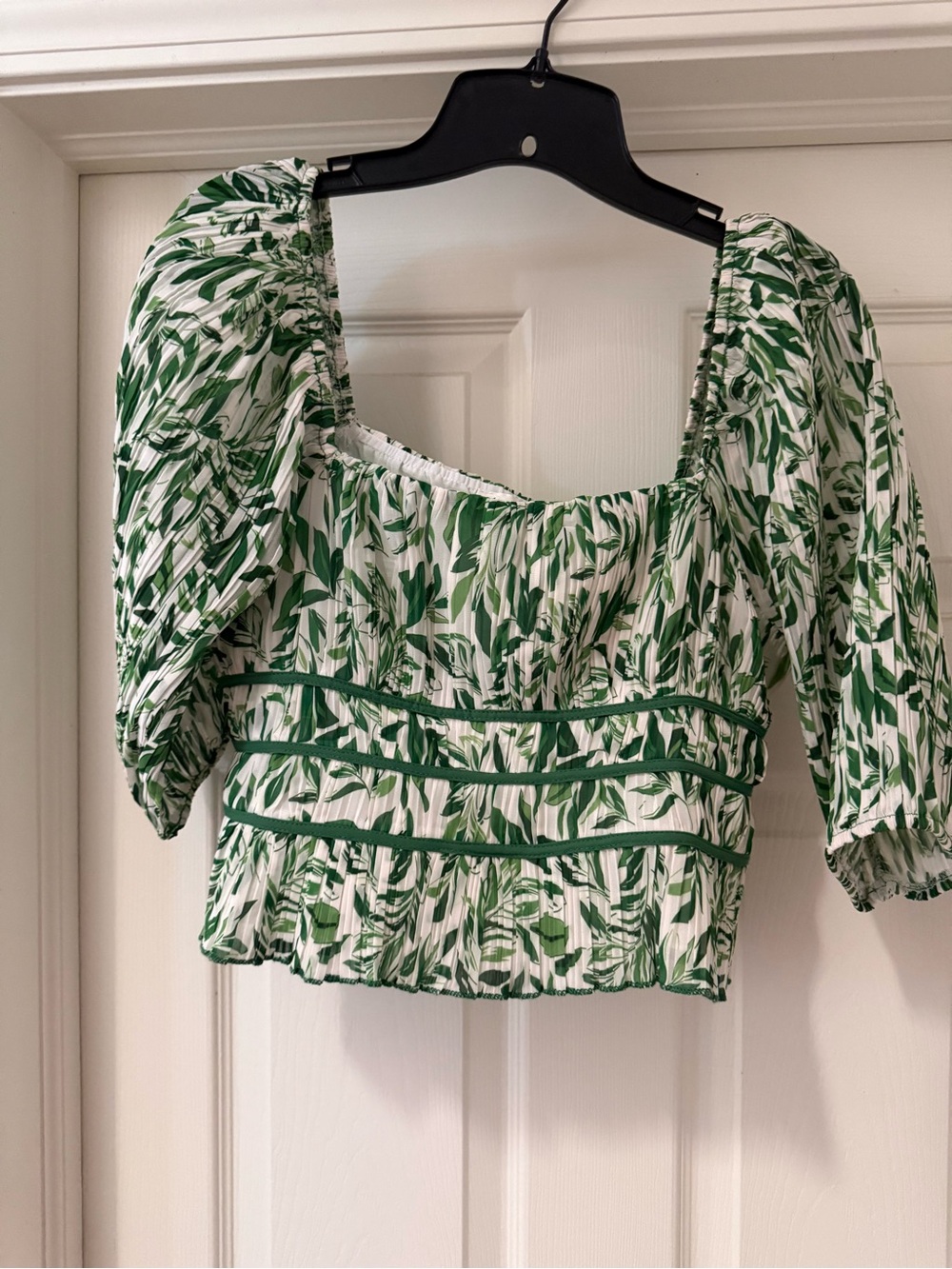 Green Leaf Print Puff Sleeve Crop Top